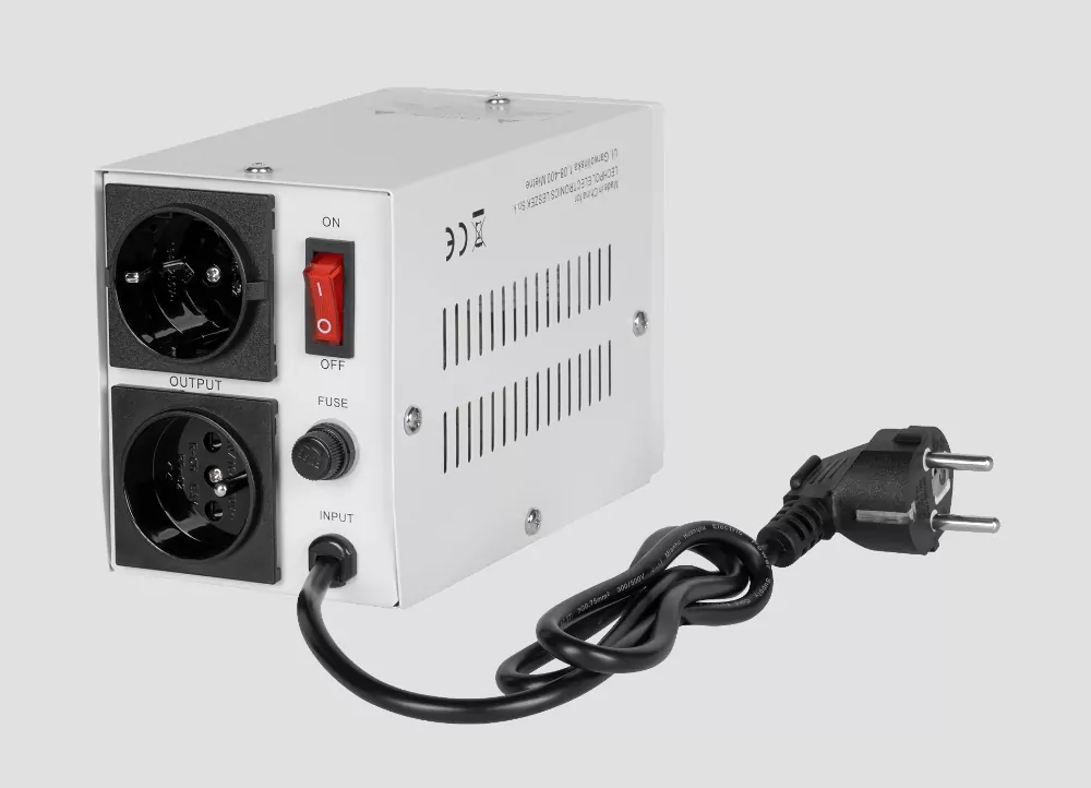 Automatyczny stabilizator napięcia KEMOT SER-1000-S czarny moc 1000VA opóźnienie DELAY