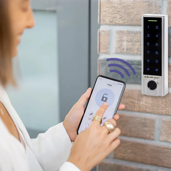 Ddotykowy zamek szyfrowy  z czytnikiem linii papilarnych RFID Qoltec Titan Bluetooth kod karta brelok dzwonek